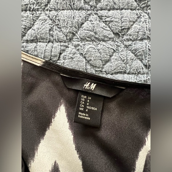 H&M Black and White, High-Low Tank - Picture 3 of 4